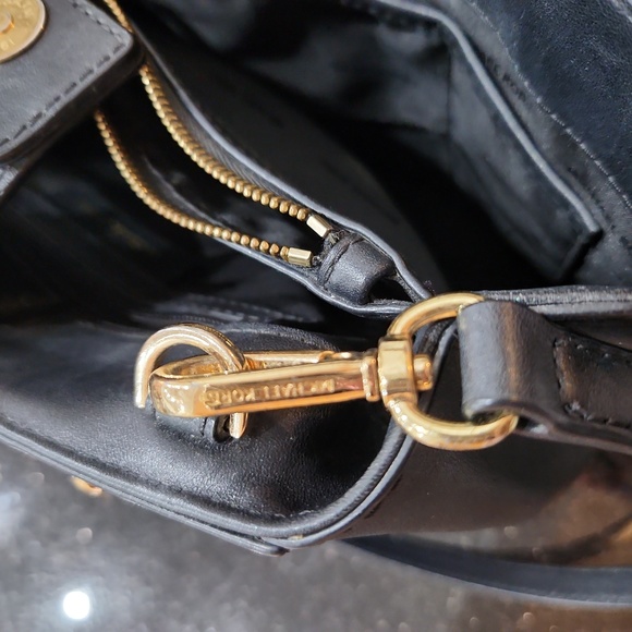 Michael Kors CYNTHIA SMALL NORTH SOUTH CONVERTIBLE SATCHEL black leather - Picture 9 of 13